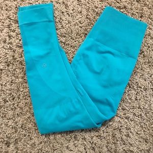 Lululemon blue cropped leggings (peacock color)
